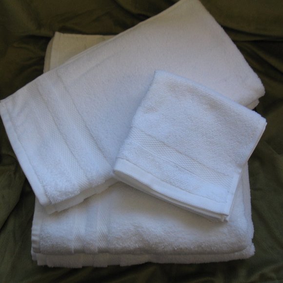 Grandeur Hospitality Towels Set, NWOT - Picture 2 of 4